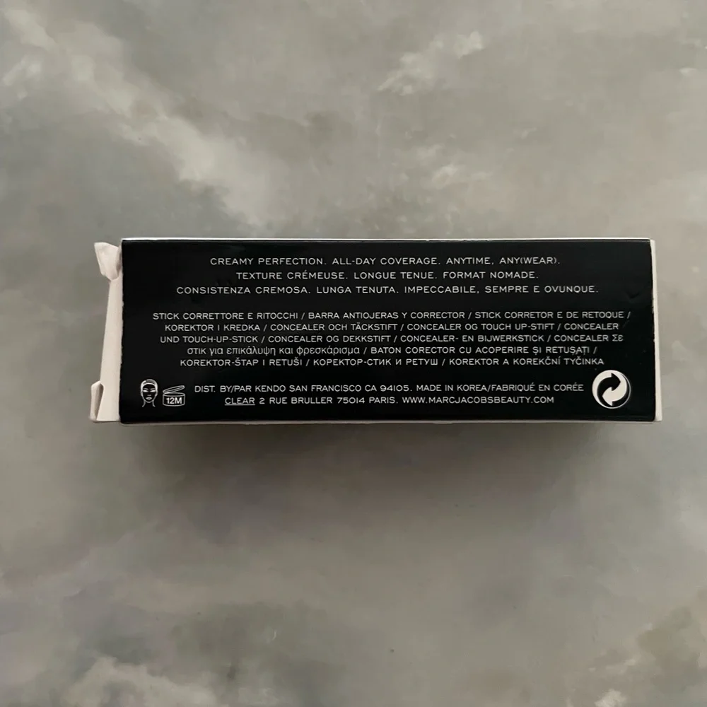 Marc Jacobs Beauty Accomplice Concealer & Touch-Up Stick DEEP 56
